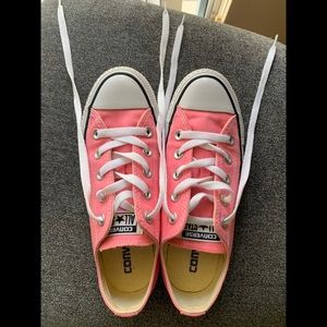 Pink Converse/Chuck Taylors Size 6 Women